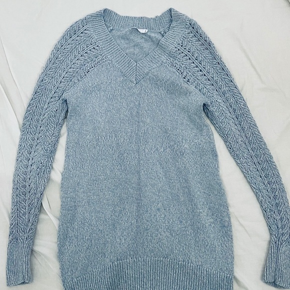 Blue and white sweater - Picture 1 of 2